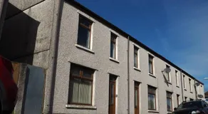 Parking, 4 Bedrooms, Small Courtyard - Image 5