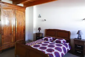 Feriehus i Guerlesquin ved sø - Image 3