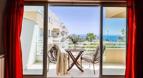 Fantastic Seaside Family Apartment with Pool - Image 4