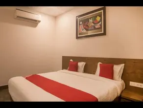 ORCHARD HOTEL / RESTAURANT - Image 4