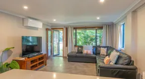 Rainbow Retreat - Stunning Moreton Bay Views - Image 2