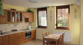 Lakeview Apartment - Image 4