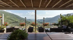 LE ROCCHE - Under slottet, SMERALDO Lejlighed med SPA og Black River View - Image 2