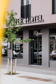 Exeter Hotel - Image 4