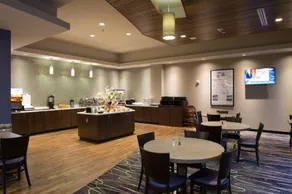 Bluemont Hotel - Image 5