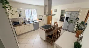 LA LUMINEUSE Suite 2 Chambres Spacieux avec Toilette et Salle de Bain Privée - Image 3