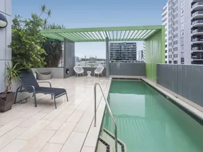 Beautiful Unit with Gym and Pool near Museums - Image 3