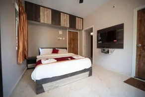Shanthi Service Apartment - Image 4