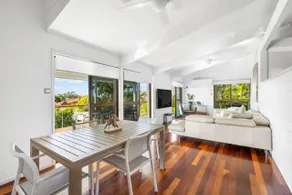 The Pool House - Image 3