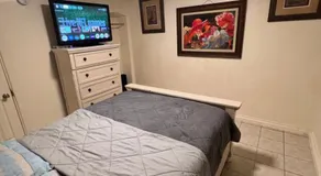 Historical cozy blue apt in the heart of downtown - Image 2