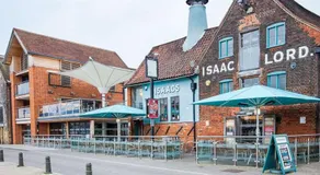 Cozy Town Centre 2 Bed Apartment Close To Historic Landmarks And Great Restaurants - Image 3