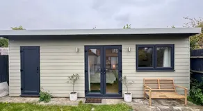 Cosy cabin nestled in the Surrey Hills - Image 2