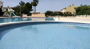 Adosado con piscina y parking - Image 3