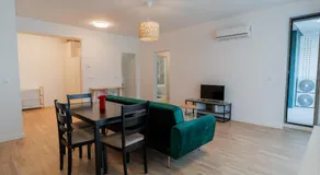 Lagoon Park Apartments with Beach View - Image 3