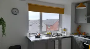 Cosy Apartment with Balcony and Breakfast - Image 3