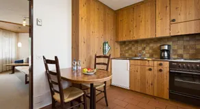 Merveilleux appartement adapté aux familles avec terrasse, piscine et barbecue - Image 5