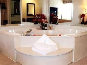 A VICTORY SUITES - WARREN - Image 2
