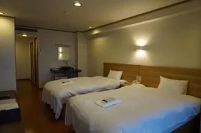 Marutoku Seafood Restaurant and Hotel - Image 2