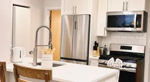 Spacious Five-Bedroom with Two Bathrooms in Downtown Providence - Image 2