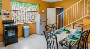 YanceyLargoEstate 2BR Villa with Mountain Views - Image 5