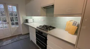 A lovely Three bedroom house in Windsor - Image 4