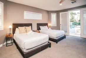Ultra Luxurious 6BR w/ Pool- 10min to Vegas Strip ! - Image 5