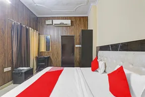 Hotel O Four Square - Image 2