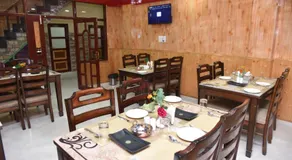 Sarahan Holiday Inn - Image 4