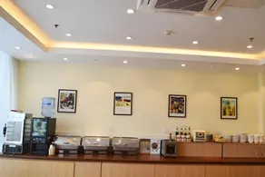 Home Inn Shanghai International Tourism Resort Xinchang Industrial Park - Image 4