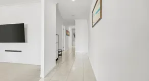 Stylish Cosy Retreat in North Lakes w all Air-Con - Image 5