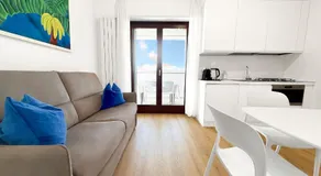 Platinum House - Image 2