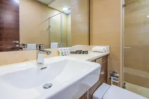 VIP Castles Marina Suites - Bright 2 BR Near Beach - Image 2