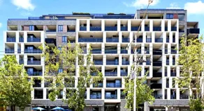 St Kilda Parkside Retreat Rooftop City Views - Image 2