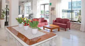 MoMo Seaview Hotel - Image 5