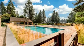 Beautiful Bend home with shared pools & hot tubs & free WiFi - close to hikes - Image 3