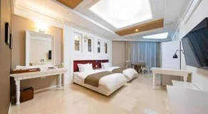 Hotel Core - Image 2