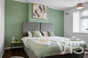 Family Fun Retreat, Gaming Room, Garden & Sleeps 8 - Image 2