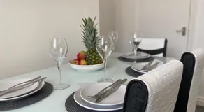 Cosy Cheerful 2 Bedrooms Near Piccadilly, Etihad Stadium Sleeps up to 5 - Image 4