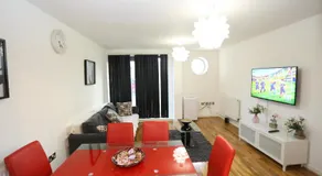 Bridge House Apartment - Image 3