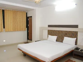 Hotel Excellency Inn - Image 5