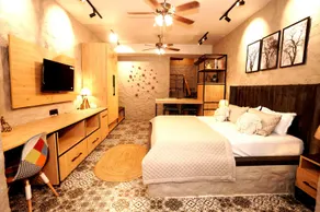 Spatii by the ganges - Image 2