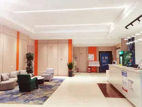 Hotel Pai Hezhou Lingfeng Plaza - Image 2