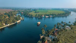 Hills and Cruise Luxury Houseboat Alappuzha - Image 1