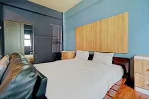 OYO Life 92984 The Suites Metro Apartement By Echie Property - Image 2