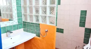 Maison charmante à Saint-Georges-de-Luzençon avec jacuzzi - Image 1