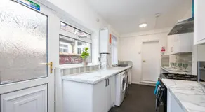 M6 Guest House - Image 3