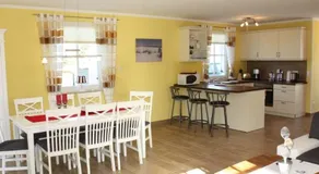 Surfer Modern Retreat - Image 4