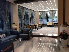 Huayuan Hotel - Image 1