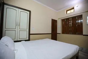 OYO 40880 Hotel Shashi - Image 2