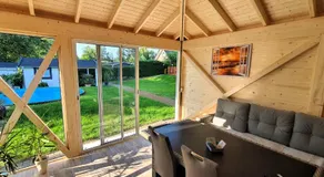 Fewo Traum, 4-Sterne FeWo's mit Pool und Whirlpool, Grillecke und neuem gemütlichen Pavillon im Garten, am Achterwasser mit Badestrand, wenige Autominuten bis zur Ostsee, Überweisung oder Bar akzeptiert - Image 5